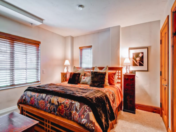 Beaver Creek Village One bedroom plus Den sleeps 6