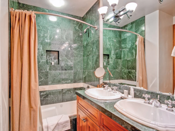 Beaver Creek Village One bedroom plus Den sleeps 6