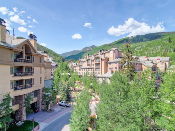 Beaver Creek Village One bedroom plus Den sleeps 6