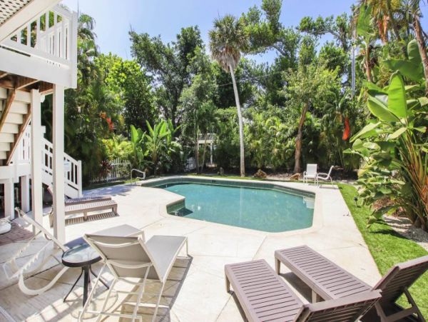 Captiva Island Vacation Home Short Walk to Beach 10 Guests