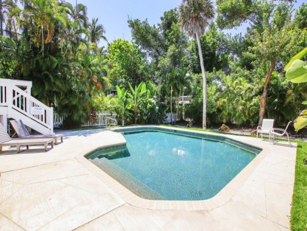 Captiva Island Vacation Home Short Walk to Beach 10 Guests
