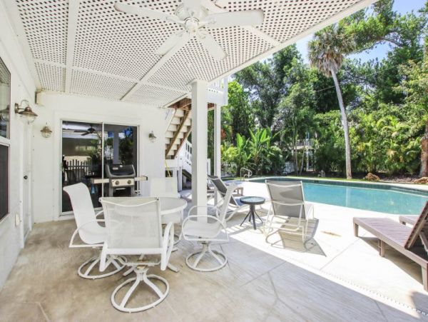 Captiva Island Vacation Home Short Walk to Beach 10 Guests