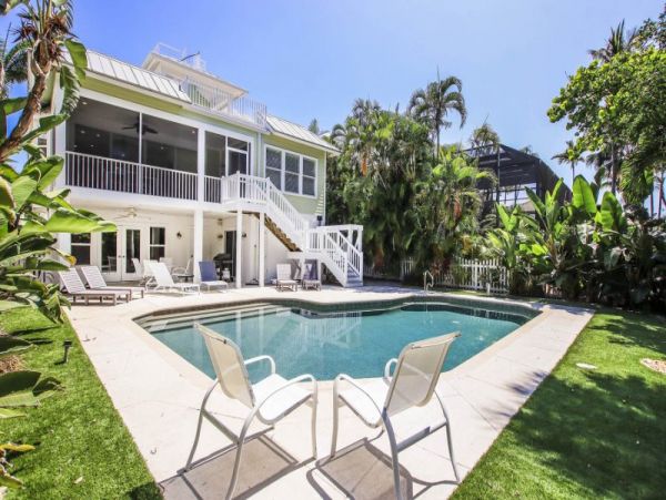 Captiva Island Vacation Home Short Walk to Beach 10 Guests
