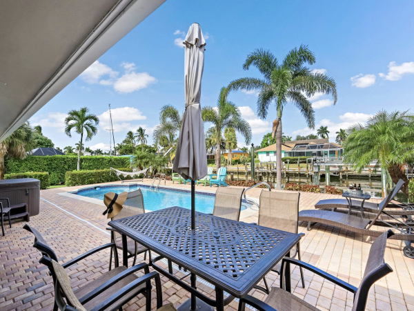 Canal Front 4 Bedroom Vacation Home Sleeps 10 Marco Island - additional view, photo 4