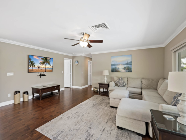 Canal Front 4 Bedroom Vacation Home Sleeps 10 Marco Island - additional view, photo 5