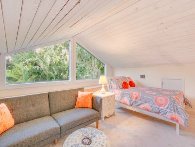 Lush Paradise: Cozy Captiva Home 3 Bedrooms Short Walk to Beach Lush Paradise: Cozy Captiva Home 3 Bedrooms Short Walk to Beach