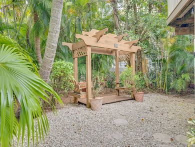 Lush Paradise: Cozy Captiva Home 3 Bedrooms Short Walk to Beach Lush Paradise: Cozy Captiva Home 3 Bedrooms Short Walk to Beach