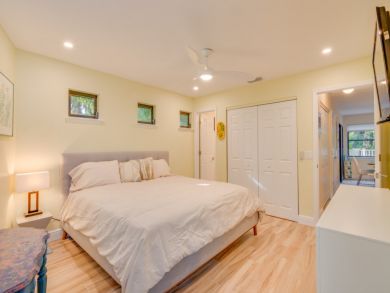 Lush Paradise: Cozy Captiva Home 3 Bedrooms Short Walk to Beach Lush Paradise: Cozy Captiva Home 3 Bedrooms Short Walk to Beach