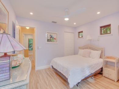 Lush Paradise: Cozy Captiva Home 3 Bedrooms Short Walk to Beach Lush Paradise: Cozy Captiva Home 3 Bedrooms Short Walk to Beach