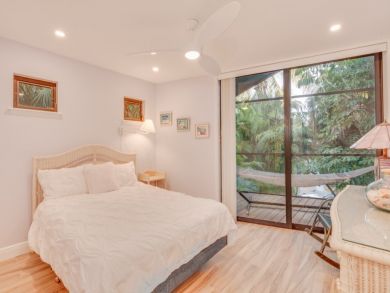 Lush Paradise: Cozy Captiva Home 3 Bedrooms Short Walk to Beach Lush Paradise: Cozy Captiva Home 3 Bedrooms Short Walk to Beach