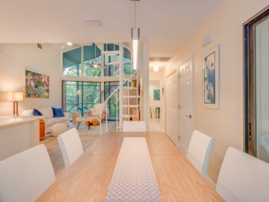 Lush Paradise: Cozy Captiva Home 3 Bedrooms Short Walk to Beach