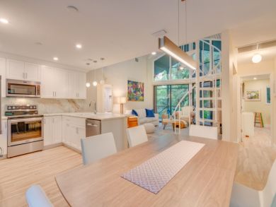 Lush Paradise: Cozy Captiva Home 3 Bedrooms Short Walk to Beach