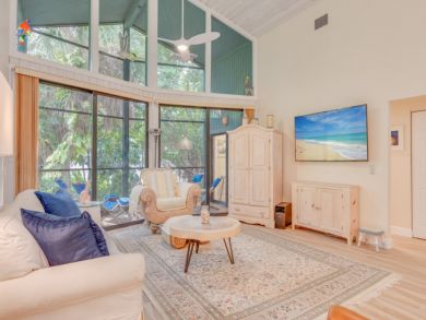 Lush Paradise: Cozy Captiva Home 3 Bedrooms Short Walk to Beach