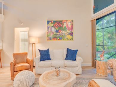 Lush Paradise: Cozy Captiva Home 3 Bedrooms Short Walk to Beach