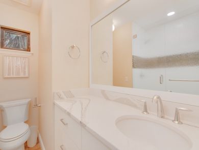 Lush Paradise: Cozy Captiva Home 3 Bedrooms Short Walk to Beach