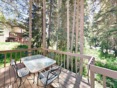 Comfy Mountain 3 Bedroom Duplex Sleeps Six Guests in Vail