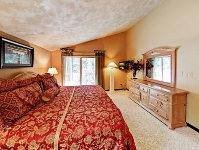 Comfy Mountain 3 Bedroom Duplex Sleeps Six Guests in Vail