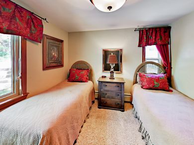 Comfy Mountain 3 Bedroom Duplex Sleeps Six Guests in Vail