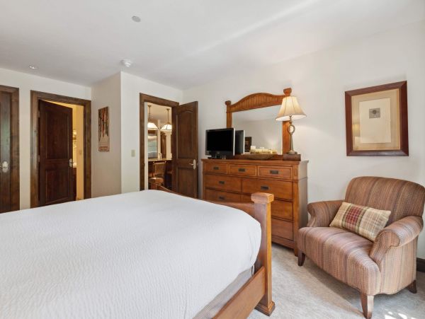 Exclusive Mountain Interior Great Location