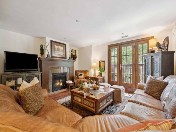 Exclusive Mountain Interior Great Location