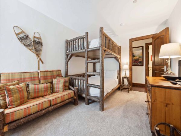 Exclusive Mountain Interior Great Location