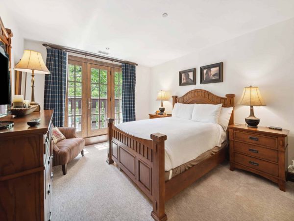 Exclusive Mountain Interior Great Location
