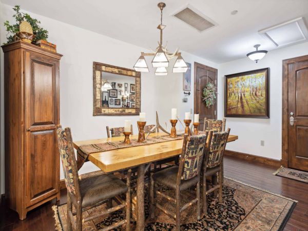 Exclusive Mountain Interior Great Location