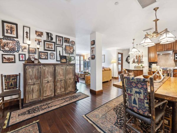 Exclusive Mountain Interior Great Location