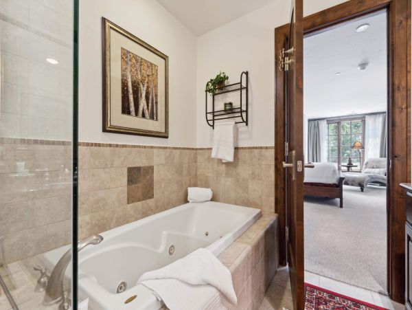 Exclusive Mountain Interior Great Location