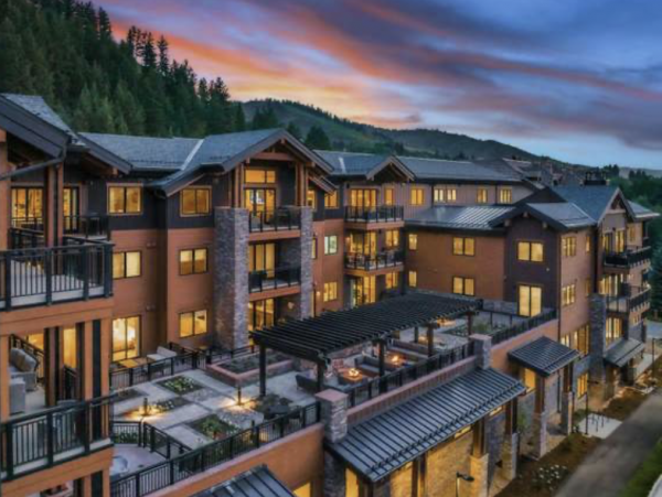 Exclusive Mountain Interior Great Location