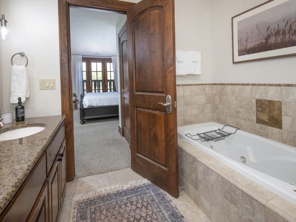 Beaver Creek Vacation Rental - Avon, Colorado Condo with Pool & Shuttle