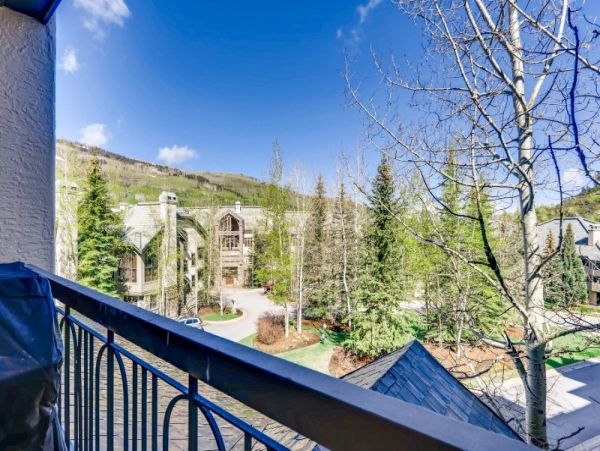 Ski in Ski Out Second floor unit