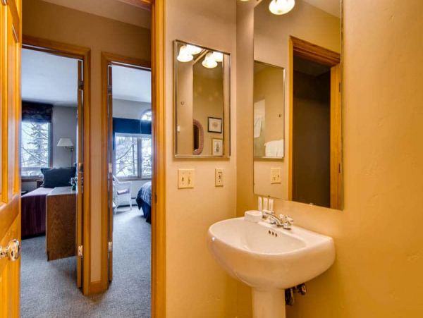 Ski in Ski Out Second floor unit