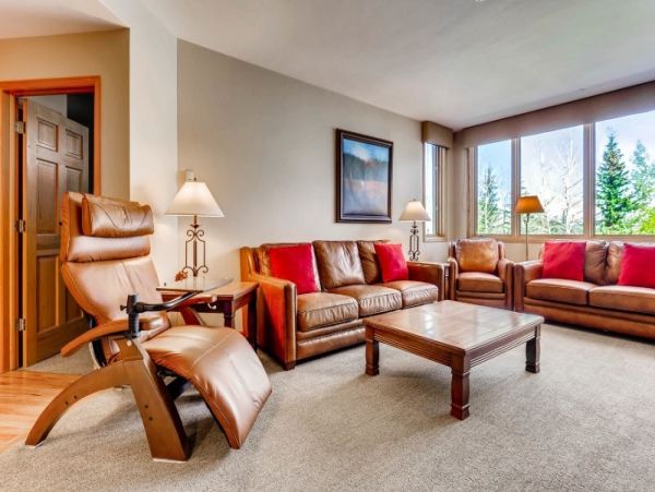 Ski in Ski Out Second floor unit