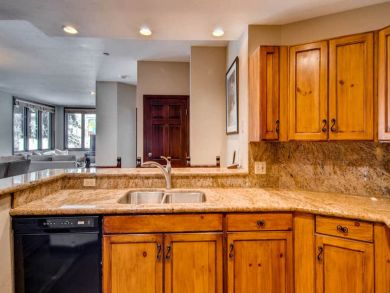 Luxury Three Bedroom Condo Ski-in Ski-out