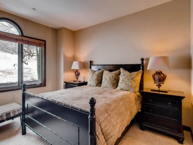 Luxury Three Bedroom Condo Ski-in Ski-out