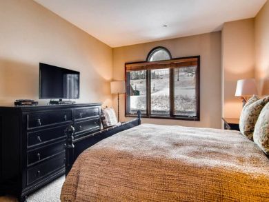 Luxury Three Bedroom Condo Ski-in Ski-out