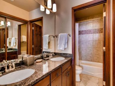Luxury Three Bedroom Condo Ski-in Ski-out