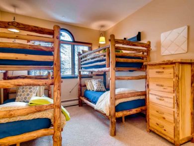 Luxury Three Bedroom Condo Ski-in Ski-out