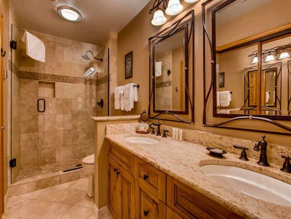 Unique First floor Ski in Ski out unit