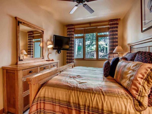 Unique First floor Ski in Ski out unit