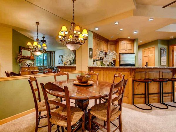 Unique First floor Ski in Ski out unit