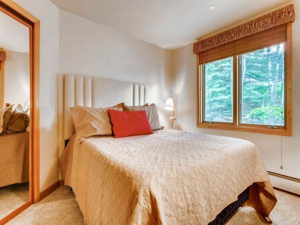 Unique First floor Ski in Ski out unit