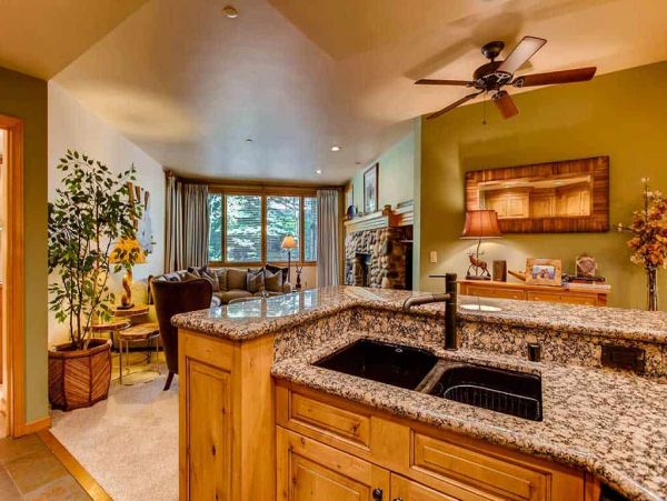 Unique First floor Ski in Ski out unit