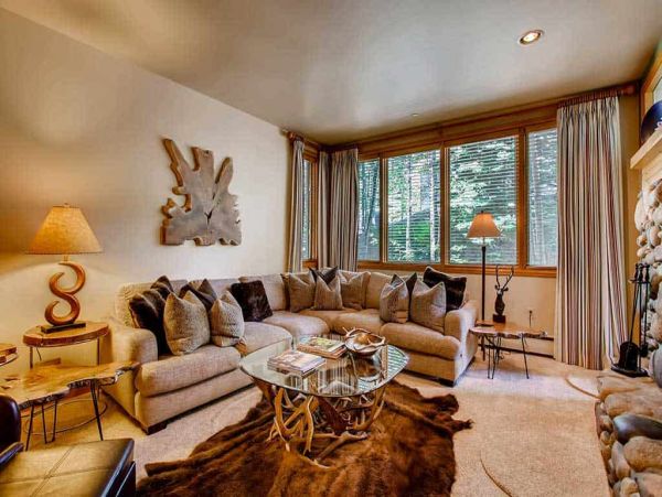 Unique First floor Ski in Ski out unit