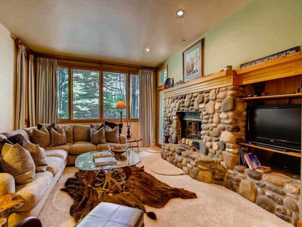 Unique First floor Ski in Ski out unit