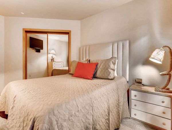 Unique First floor Ski in Ski out unit