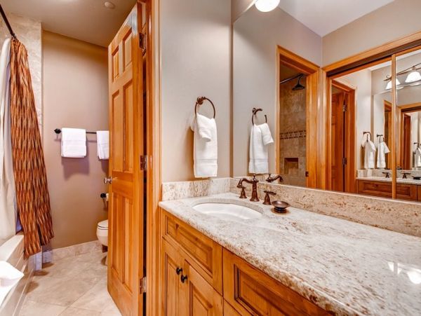 Unique First floor Ski in Ski out unit