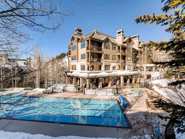 Unique First floor Ski in Ski out unit