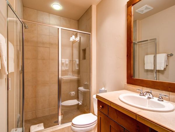 Five Bedroom Residence with Easy Ski In-Ski Out Access